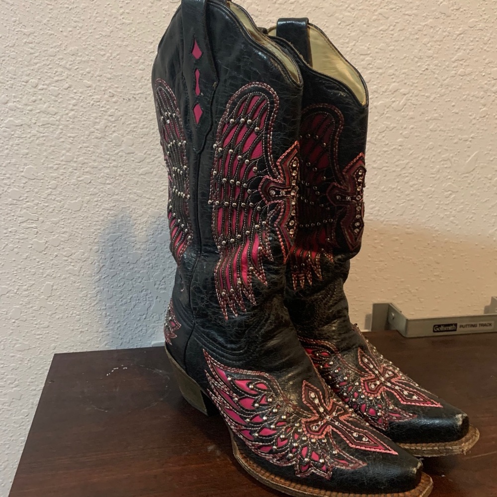 *ONLY WORN ONCE* Corral Boots in pink and black